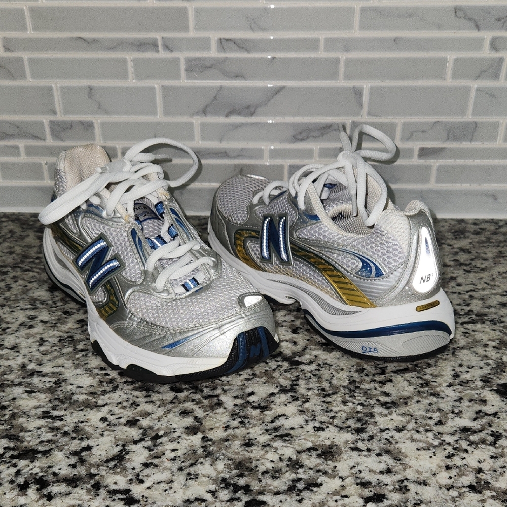 Silver & Blue New Balance 1062 Running Shoes sz 7.5 D athletic sneakers MR1062SB